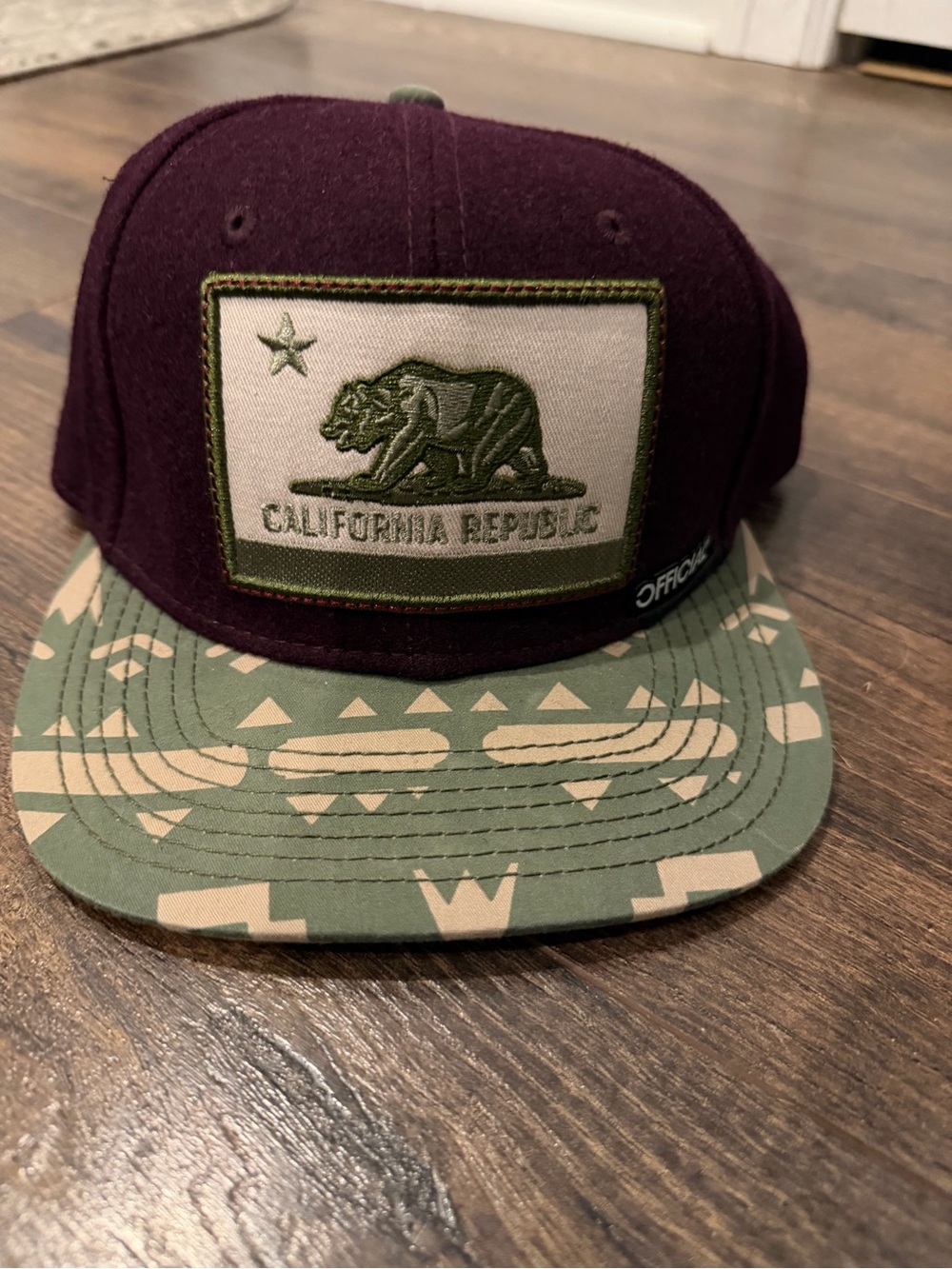 California Republic Men’s Snapback Hat Burgundy and Olive.adjustable.wool,skater